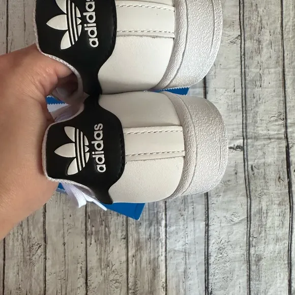 🆕Adidas superstar sneakers