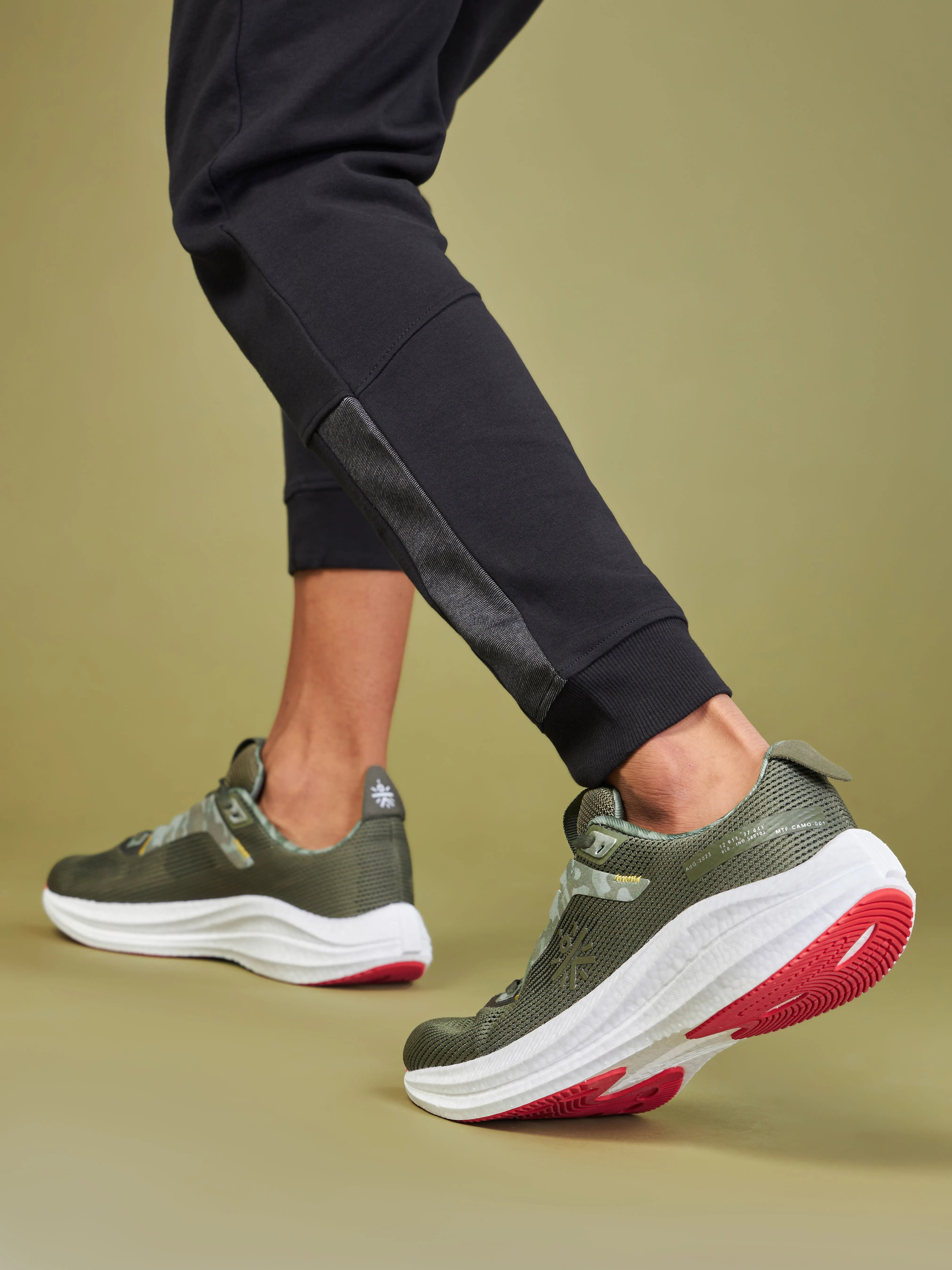 cult Versa DFNDR Men Running Shoes - Olive