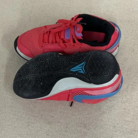 EUC boys Nike JA 1 FUEL sneakers