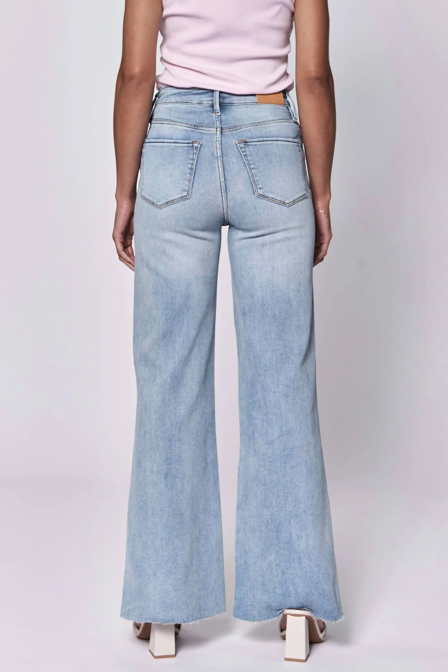 Fiona High Rise Wide Leg Jean In Montilla