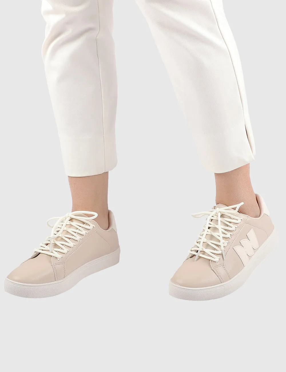 Hobnoob Rounded Toe Sneakers Men (Beige)