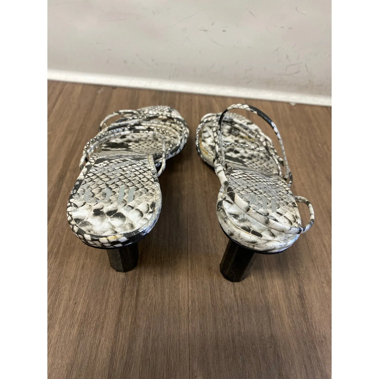 J Lo Snake Skin Strappy Sandals Sz 7.5