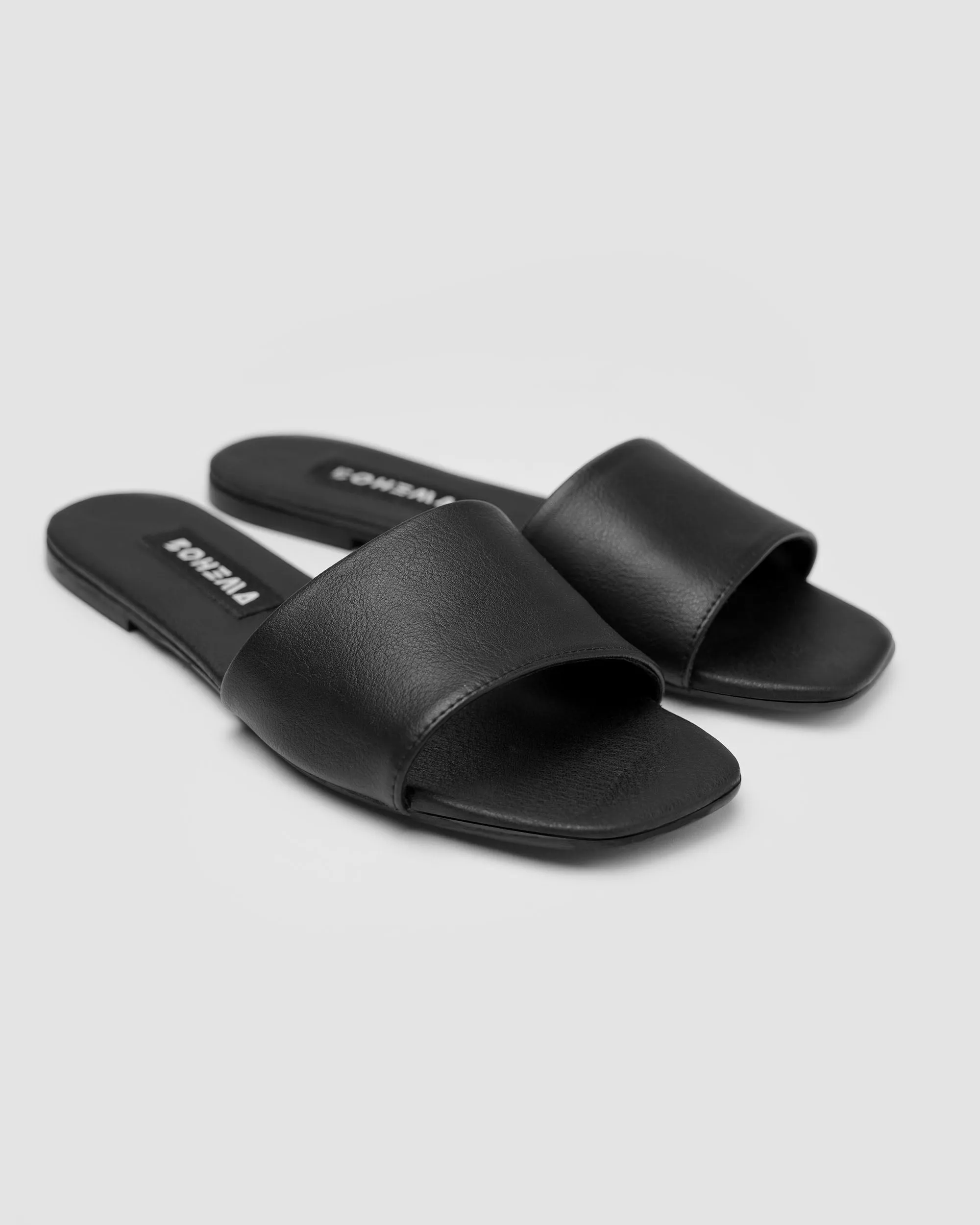 Mellow Slides Black vegan slides made of corn leather