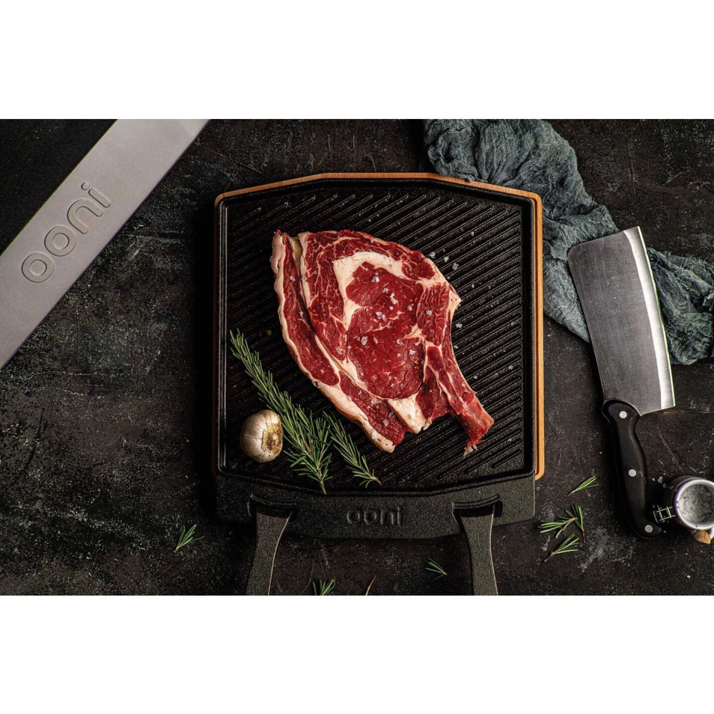 OONI CAST IRON DUALSIDED GRIZZLER PLATE