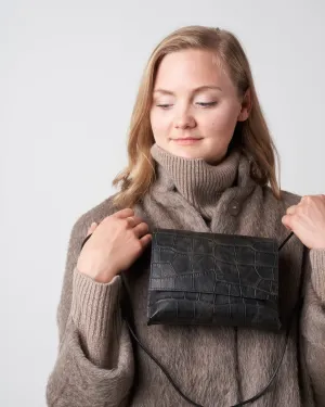 strappy foldover - vintage black gator