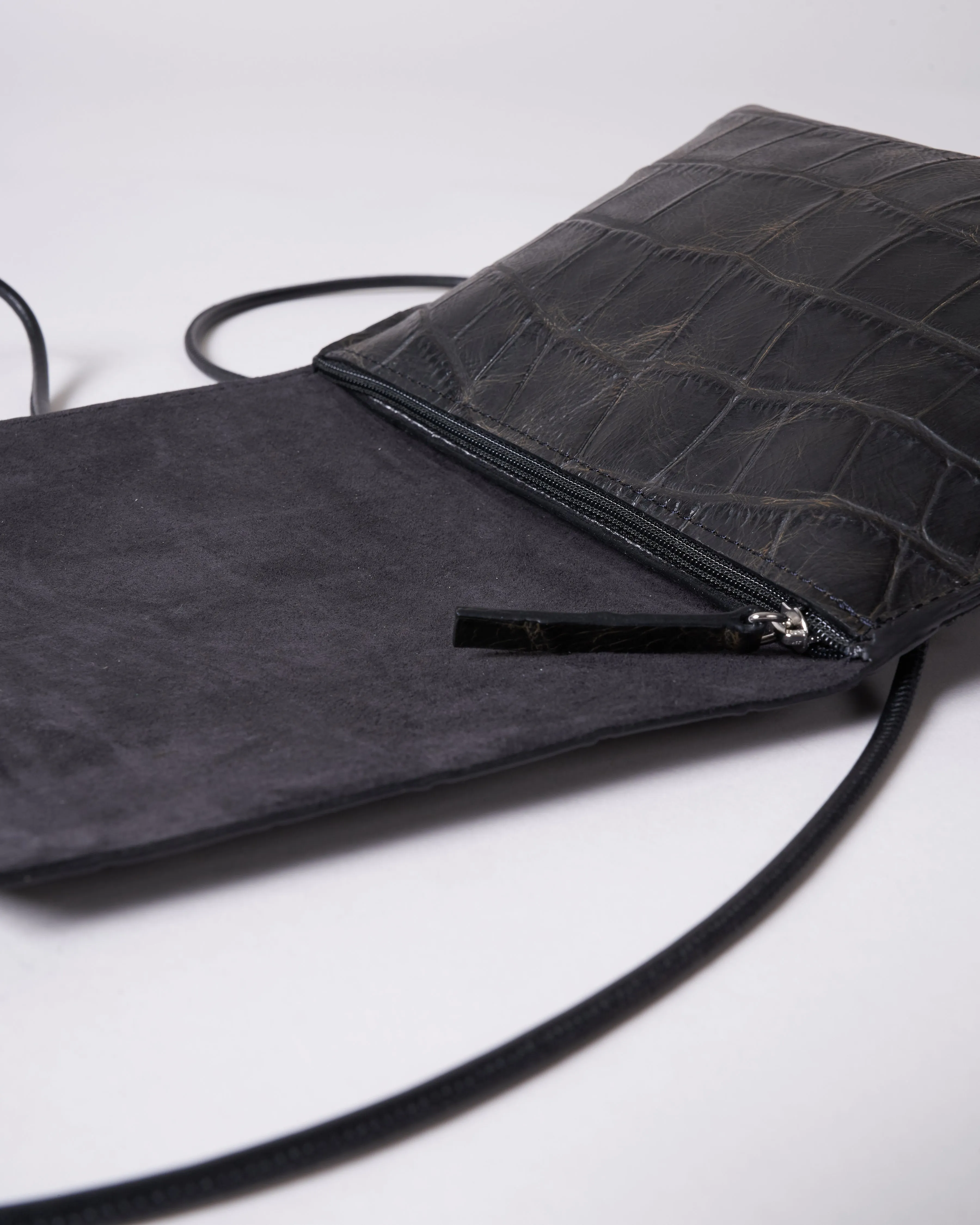 strappy foldover - vintage black gator