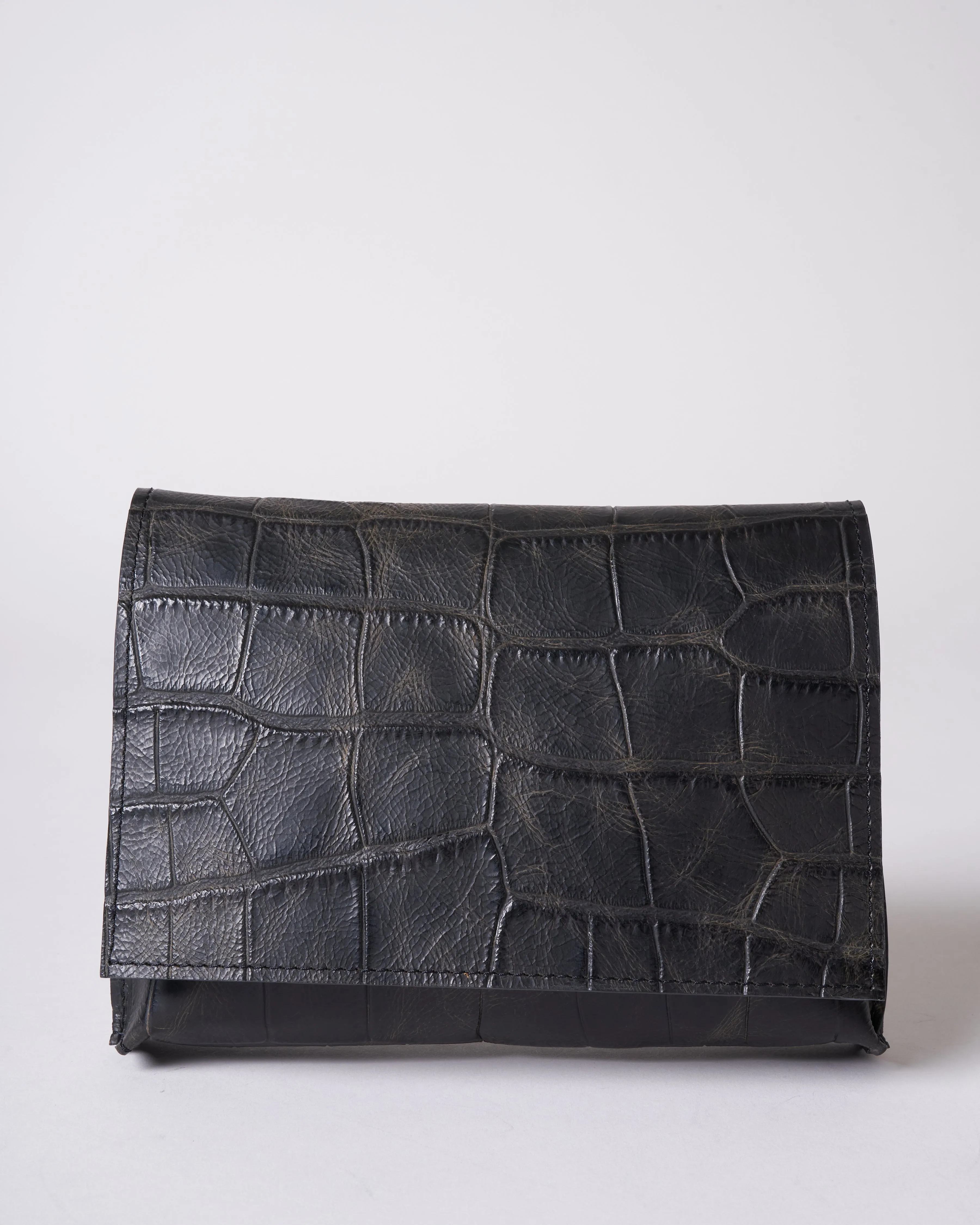 strappy foldover - vintage black gator