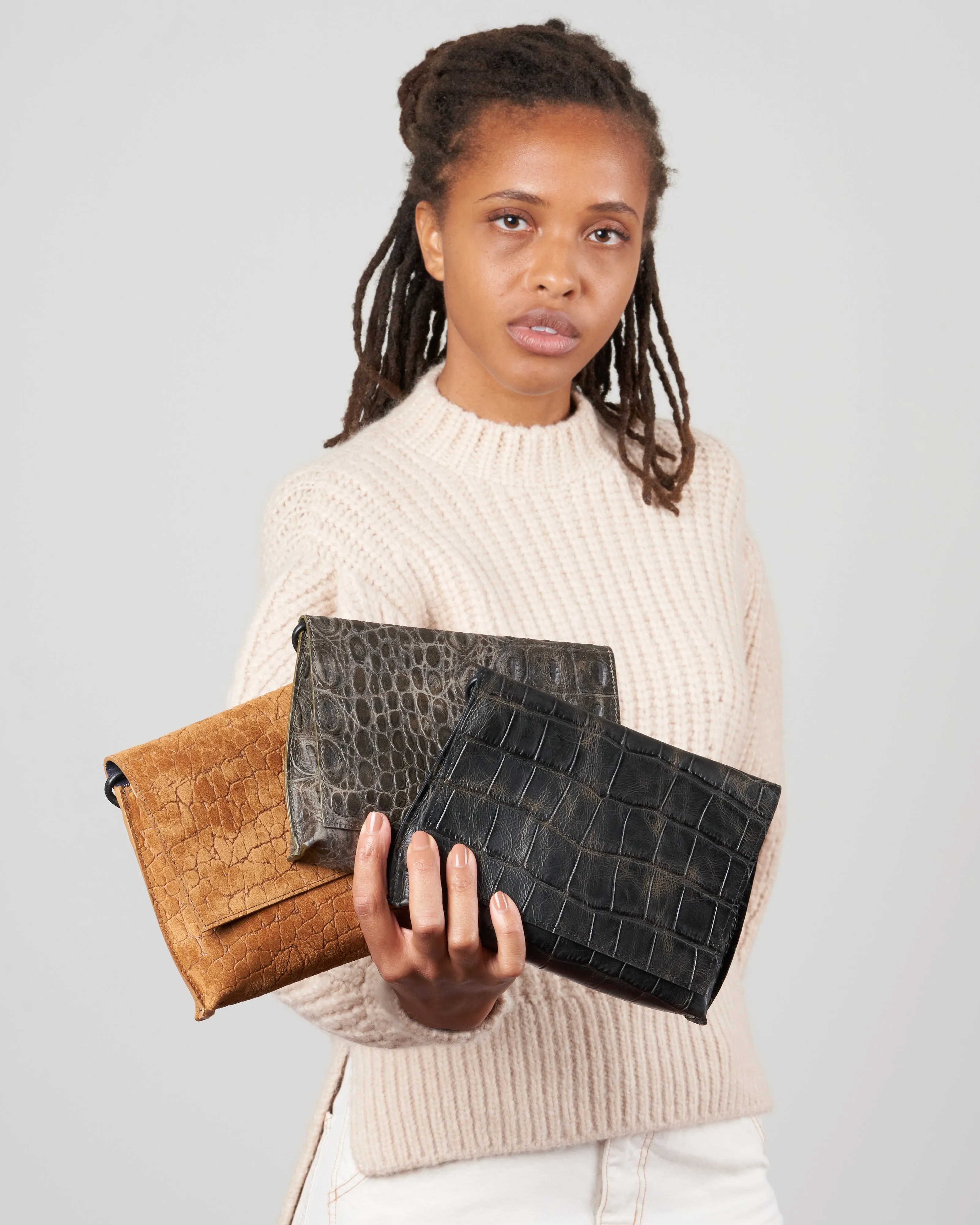 strappy foldover - vintage black gator