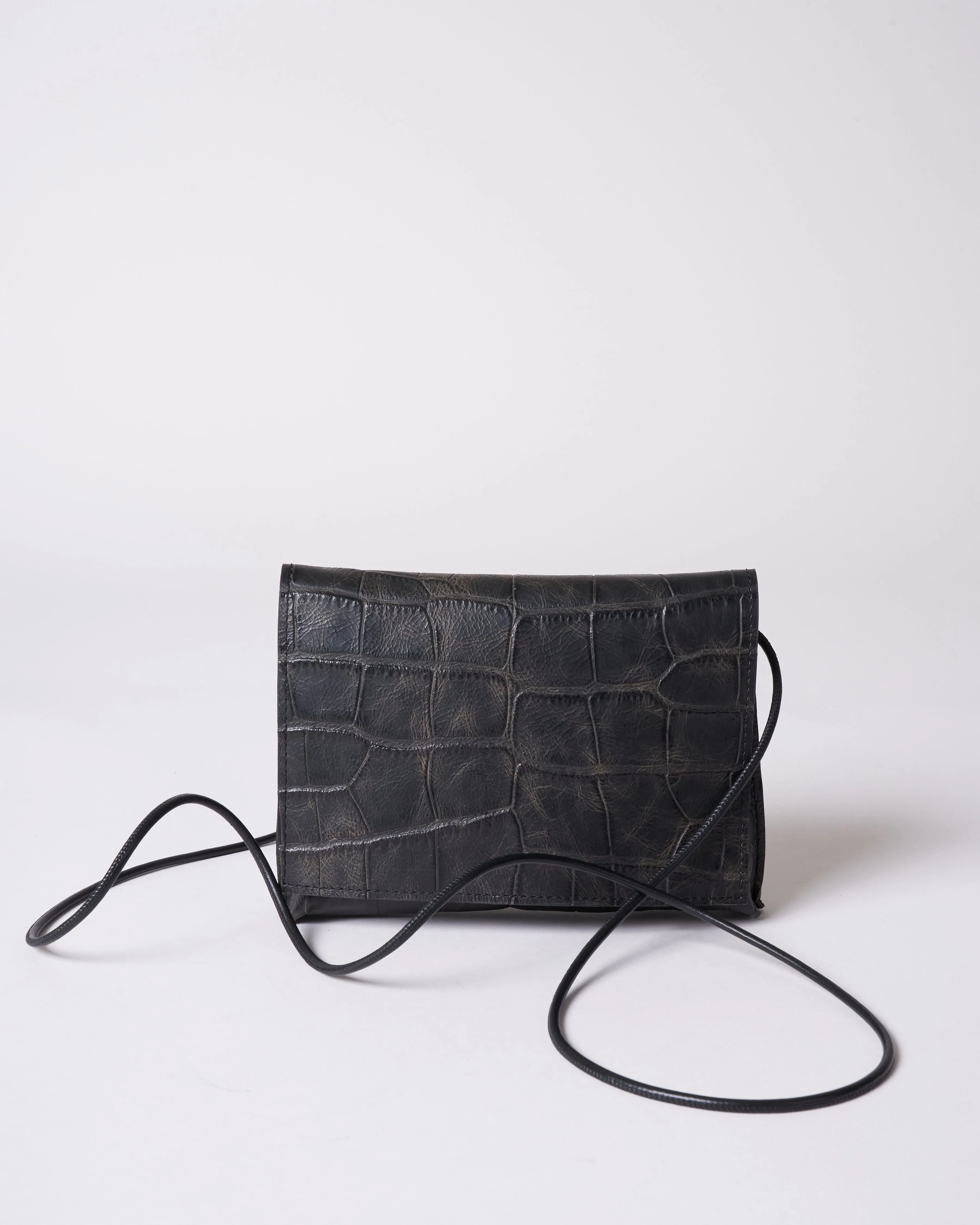strappy foldover - vintage black gator