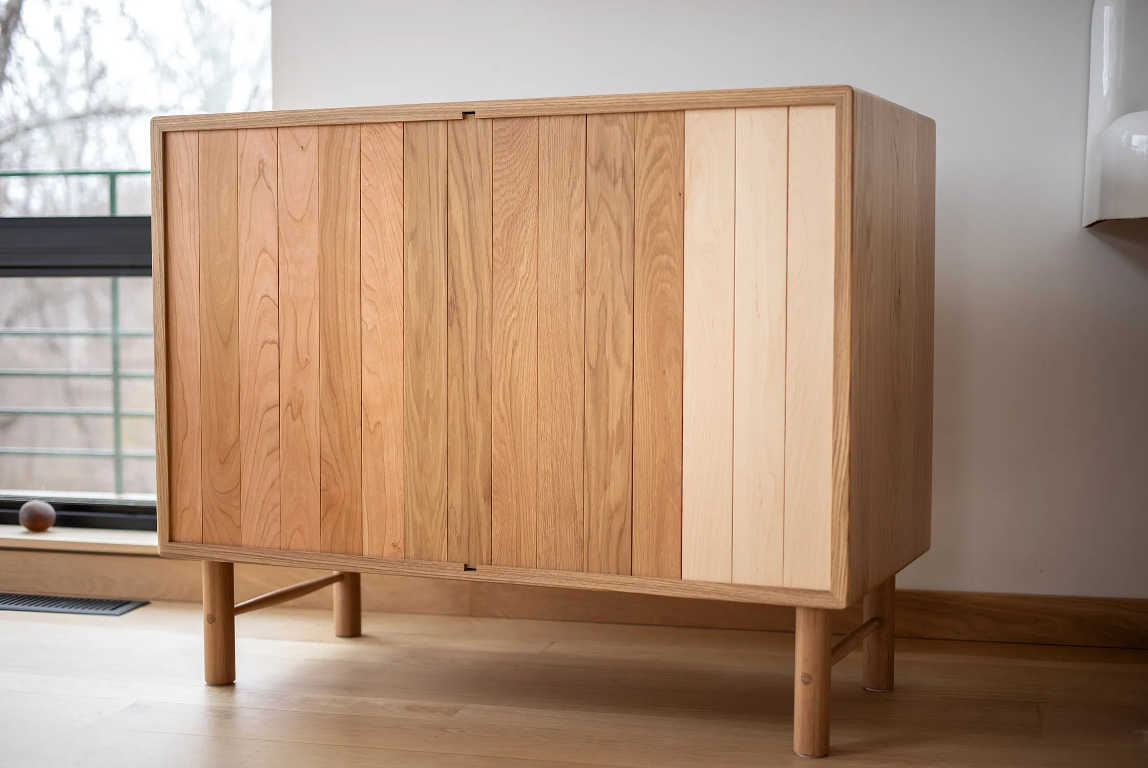 ZYGO SIDEBOARD